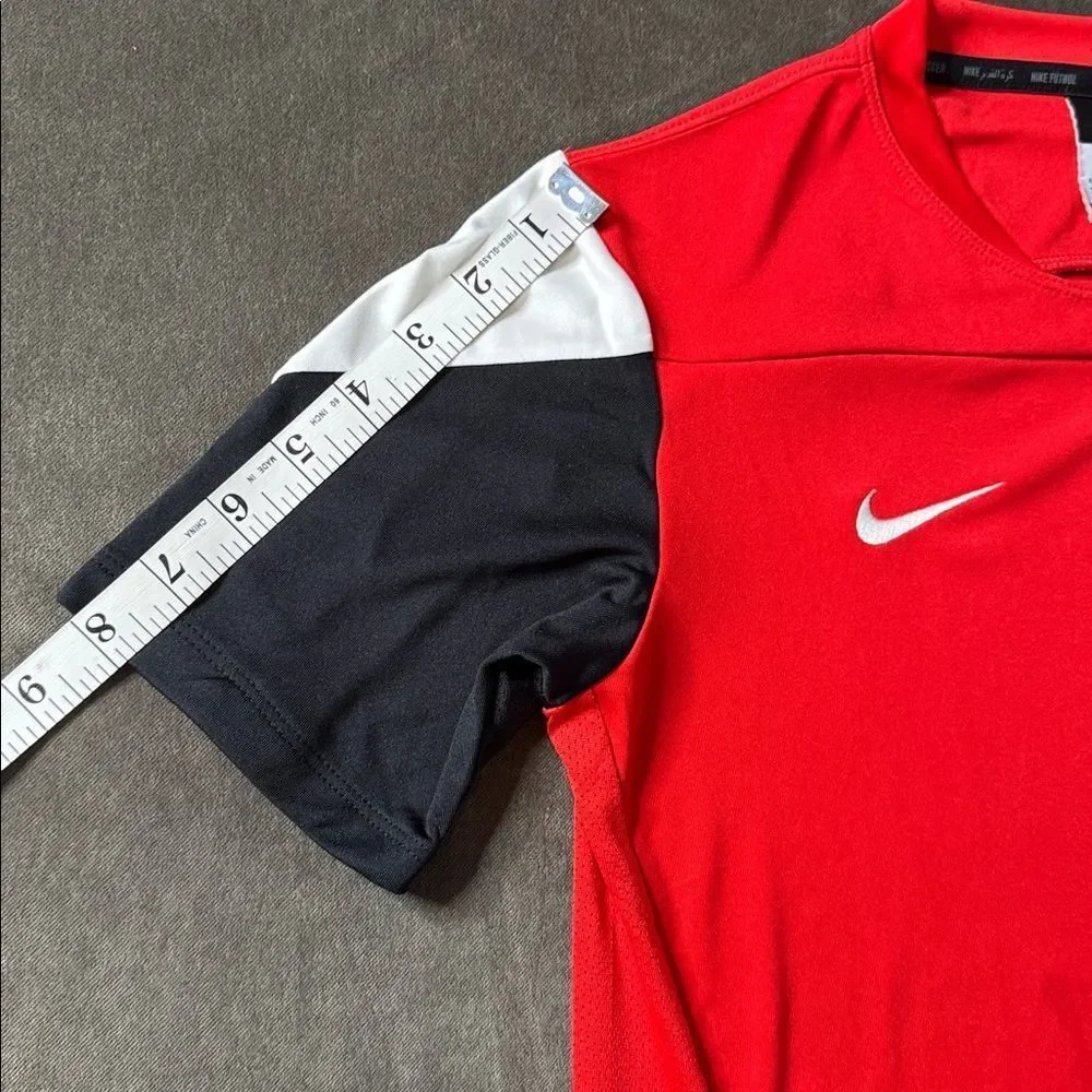 Nike Boys Youth Squad 14 Workout Top Short Sleeve Dri-Fit Crew Neck Size L NWOT
